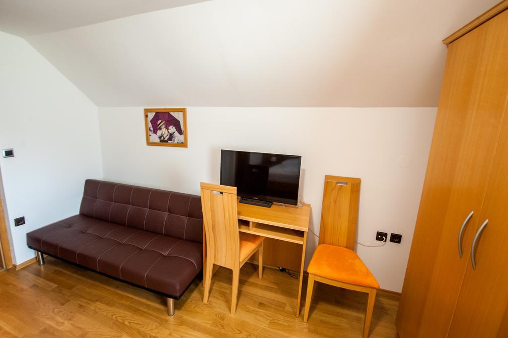 מויסטראנה Guesthouse Veranda מראה חיצוני תמונה